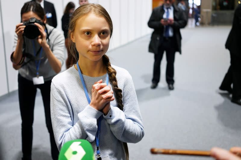 La activista climática Greta Thunberg habla con los medios de comunicación durante la cumbre climática de la COP25 en Madrid, España, el 9 de diciembre de 2019