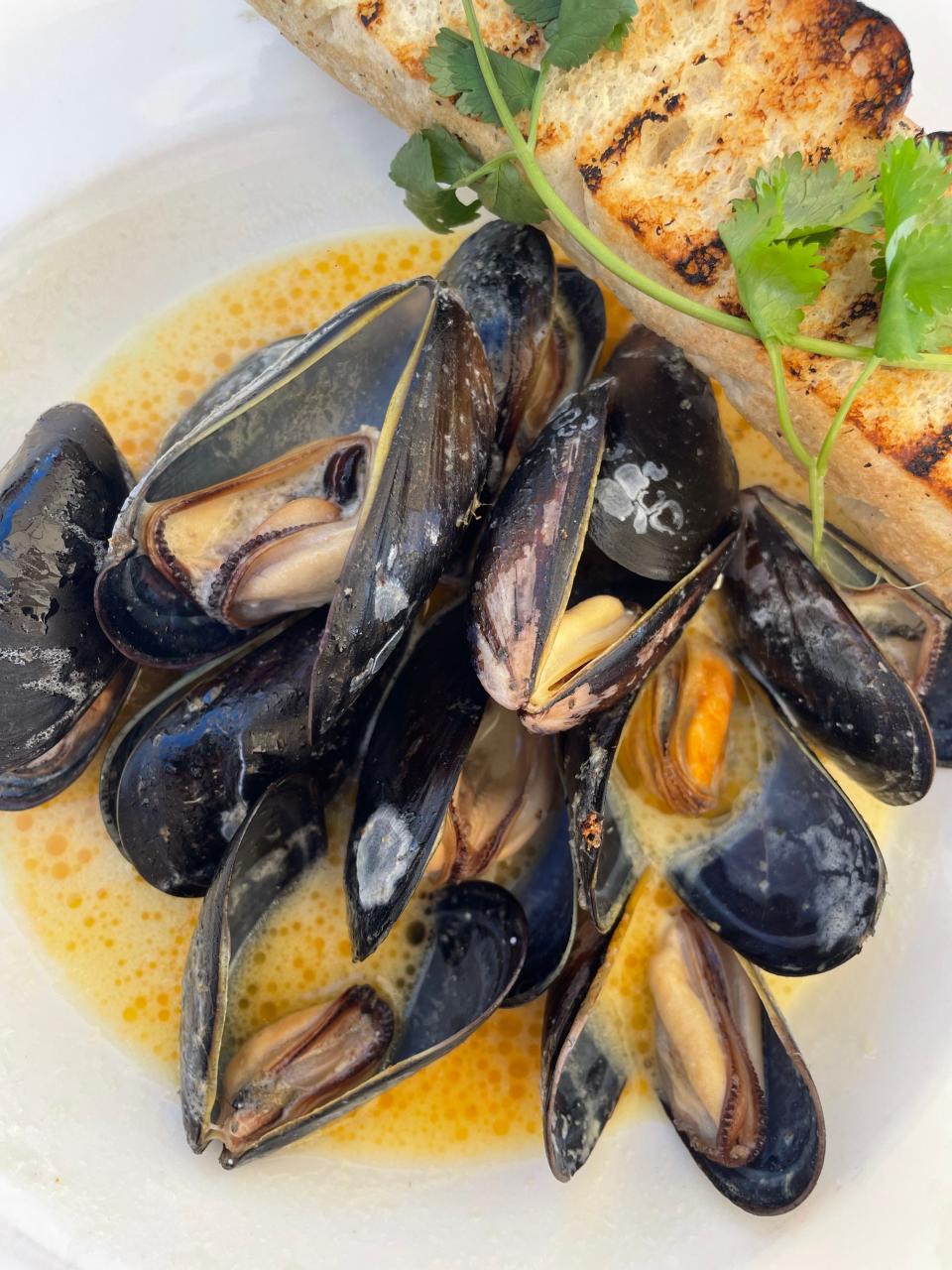 mussels from mick fleetwoods restaurant in maui hawaii