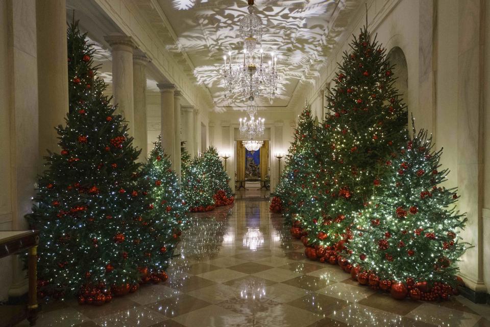 Das Weiße Haus ist für die Weihnachtszeit bereits bestens gerüstet. (Bild: AP Photo/Carolyn Kaster)