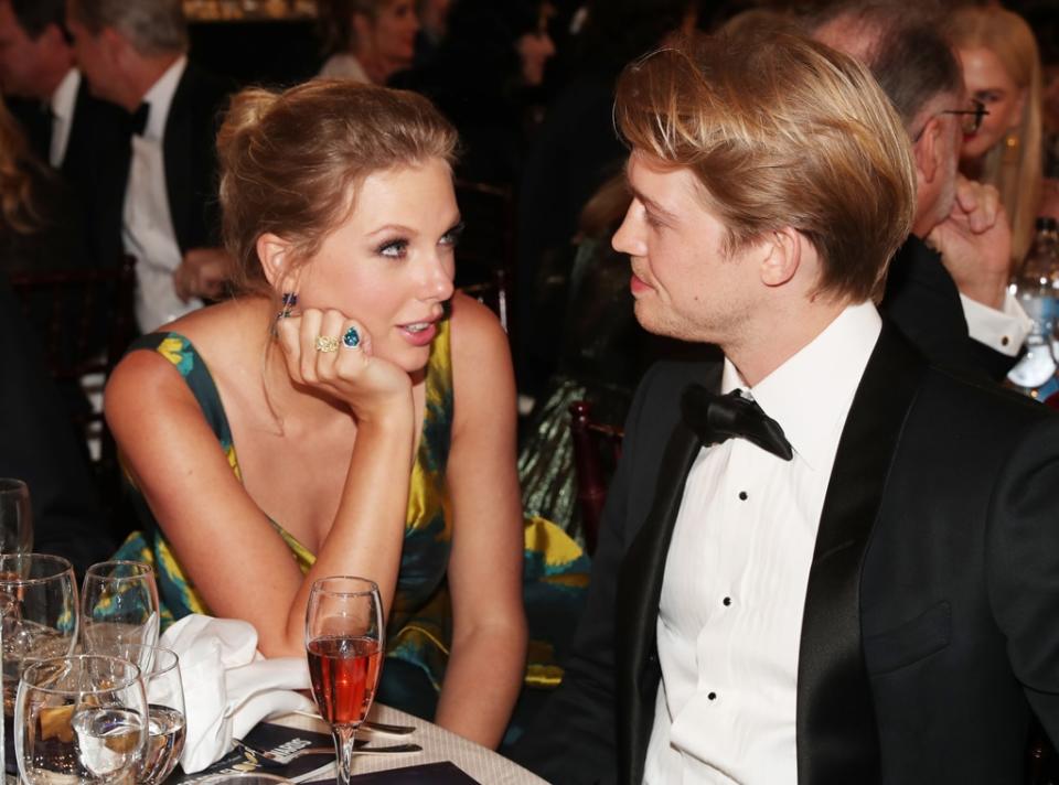 Taylor Swift, Joe Alwyn, Lavender Haze, Taylor Swift Theories