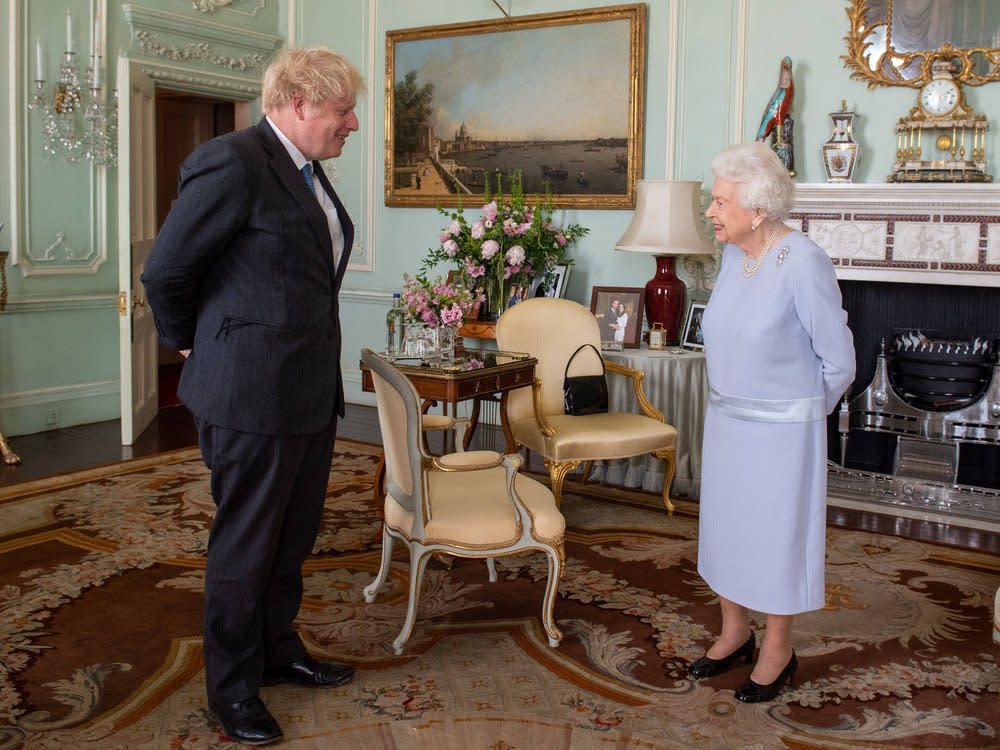 Auch Boris Johnson traf sich während seiner Amtszeit regelmäßig mit Queen Elizabeth II. (Bild: imago/i Images)