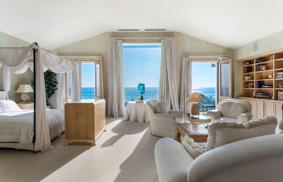 The master suite overlooks the Pacific Ocean.