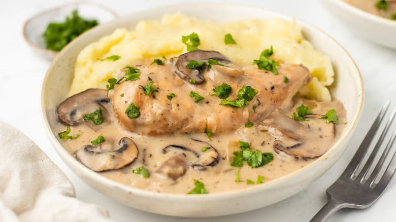 Chicken marsala in a bowl