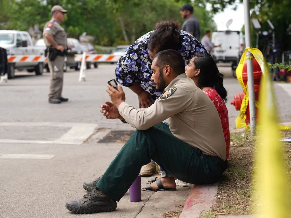 Bystanders were so fed up with police standing outside Robb Elementary School du..