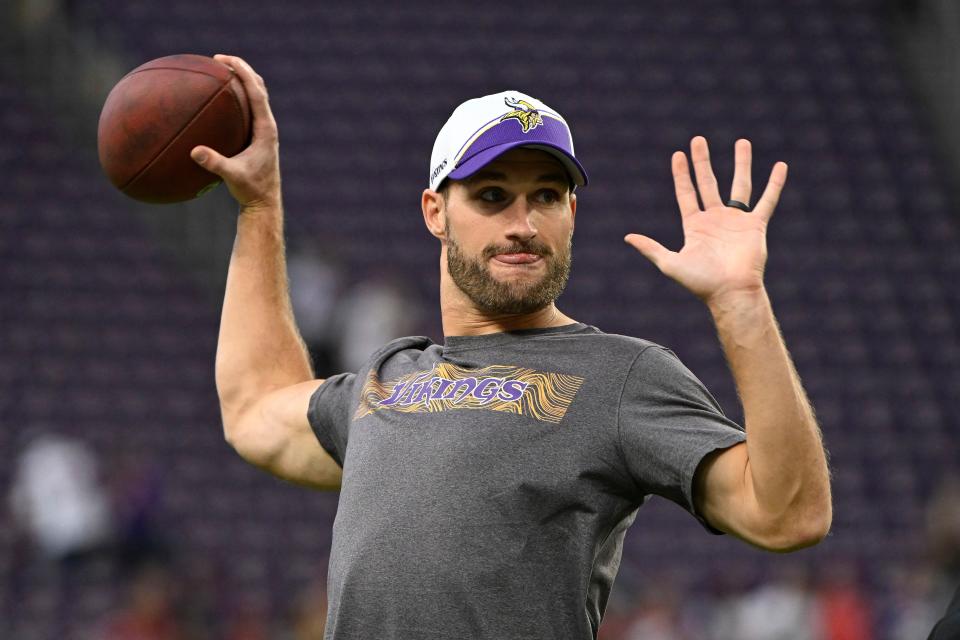 MINNEAPOLIS, MINNESOTA - OCTOBER 23: Kirk Cousins #8 of the Minnesota Vikings warms up prior to playing the San Francisco 49ers at U.S. Bank Stadium on October 23, 2023 in Minneapolis, Minnesota. (Photo by Stephen Maturen/Getty Images)