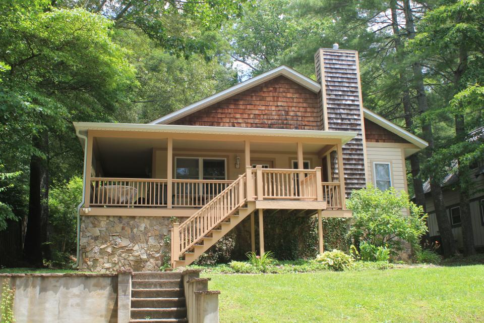 Greybeard Realty operates 93 short-term rentals in Black Mountain, including this one near Lake Tomahawk.