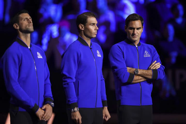 Novak Djokovic, Rafael Nadal y Roger Federer el año pasado en la Laver Cup, en la despedida del suizo: juntos suman 64 títulos de Grand Slam