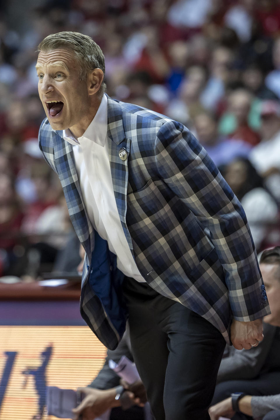 Alabama coach Nate Oats yells to players during the first half of their NCAA college basketball game against Longwood, Monday, Nov. 7, 2022, in Tuscaloosa, Ala. (AP Photo/Vasha Hunt)