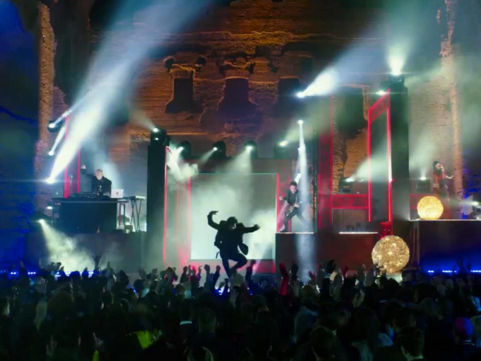 Keanu Reeves as John Wick jumping off the stage in Rome.