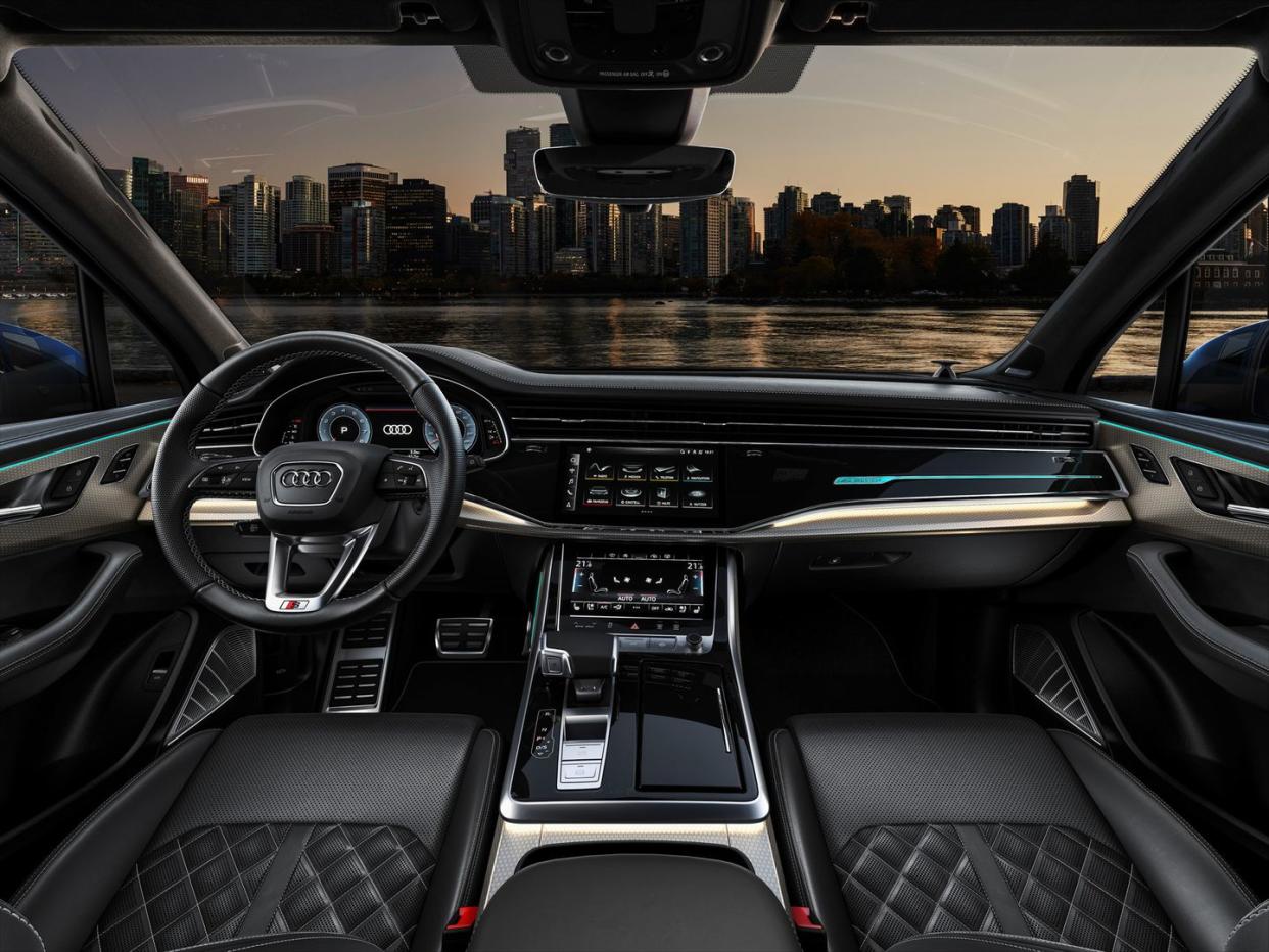 2025 audi q7 interior