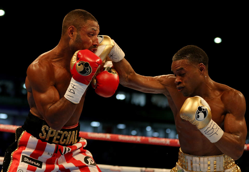 Errol Spence Jr. (R) lands a right on Kell Brook en route to winning the IBF welterweight title. (Getty Images)