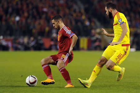 Eden Hazard (L) of Belgium fights for the ball with Joe Ledley of Wales during their Euro 2016 qualification football match at the King Baudouin stadium in Brussels November 16, 2014. REUTERS/Eric Vidal