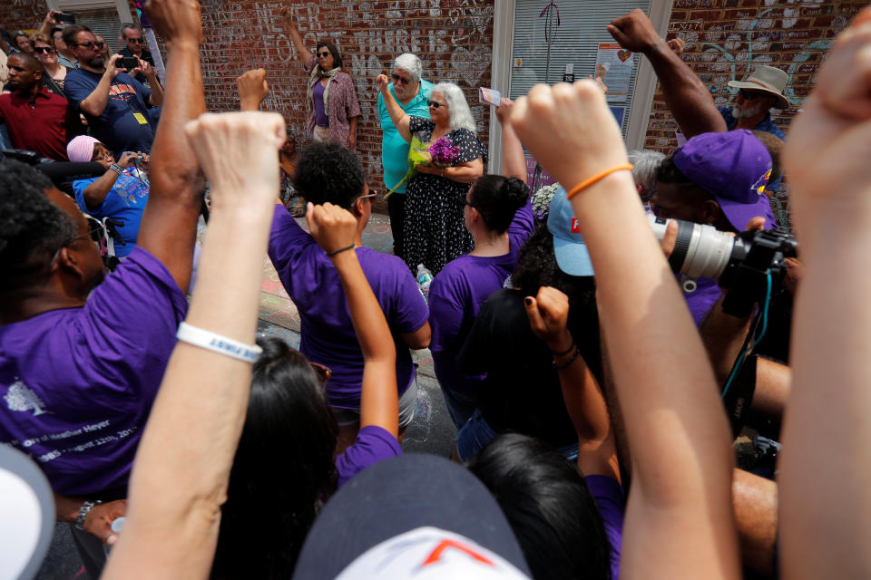 <p>Susan Bro gestures at the site where her daughter Heather Heyer was killed, on the one year anniversary of 2017 Charlottesville “Unite the Right” protests, in Charlottesville, Virginia, U.S., August 12, 2018. REUTERS/Brian Snyder – RC1BE2B43B20 </p>