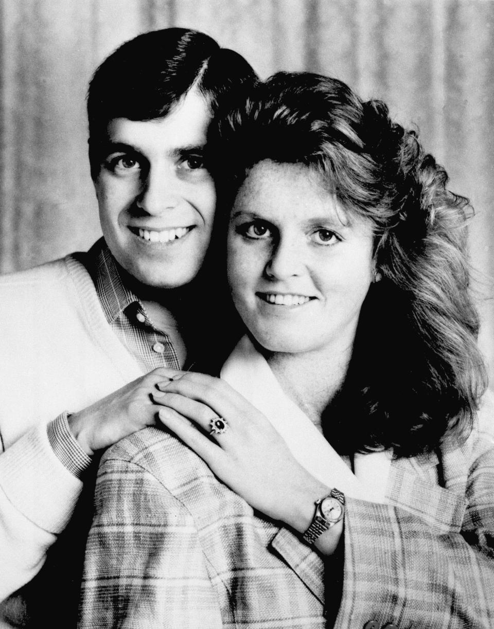 Sarah Ferguson und Prinz Andrew heirateten nach viermonatiger Verlobungszeit im Juli 1986. (Bild: AP Photo)