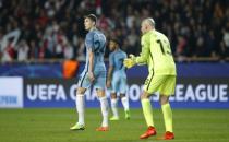 <p>Manchester City pousse dans les derniers instants du match pour arracher la qualification. Monaco souffre mais fait le dos rond, quelle tension ! Quel suspens ! (Photo Reuters)</p>