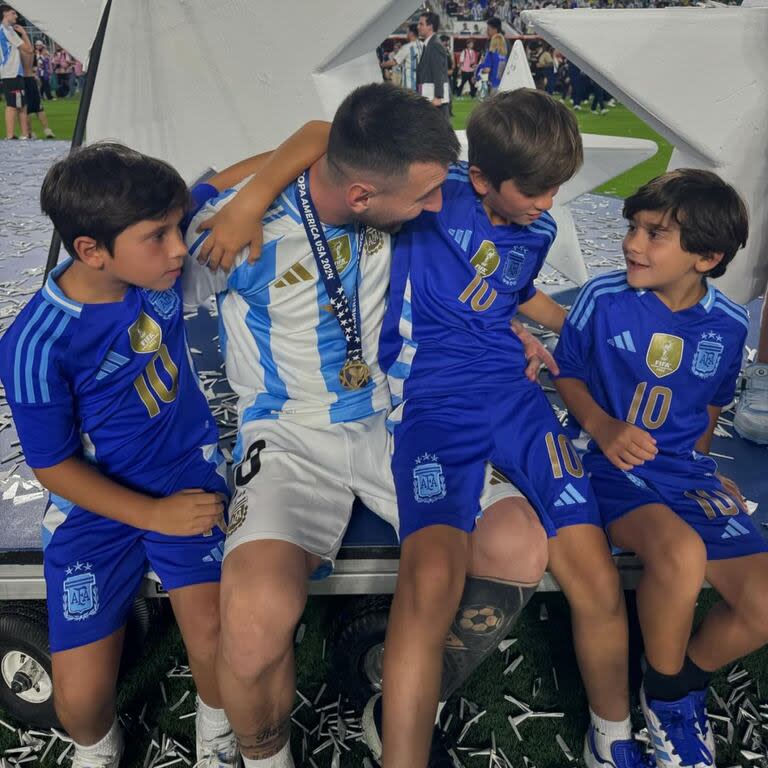 Lionel Messi celebra el título junto a sus hijos. Foto/Instagram: @antonelaroccuzzo