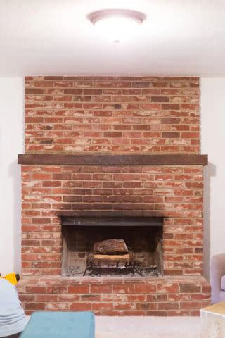 <p><a href="https://lovelyindeed.com/paint-brick-fireplace-white/" data-component="link" data-source="inlineLink" data-type="externalLink" data-ordinal="1">Lovely Indeed</a></p>