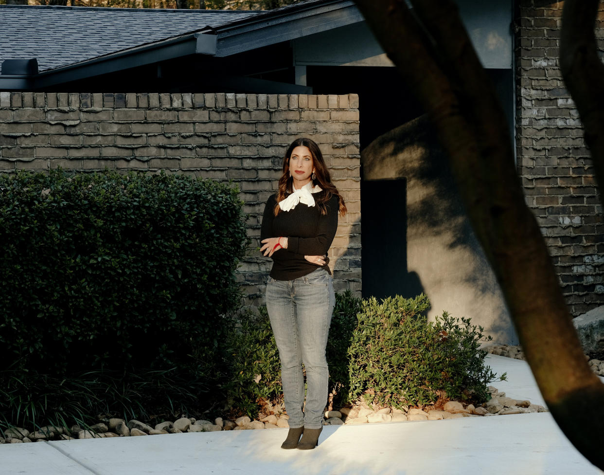 Lisa Bowman at her home in Atlanta in November. (Photo: Peyton Fulford for HuffPost)