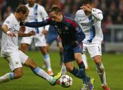 Bayern Munich's Franck Ribery is stopped by Manchester City's Pablo Zabaleta (L) and Javi Garcia during their Champions League Group D soccer match in Munich December 10, 2013. REUTERS/Michael Dalder