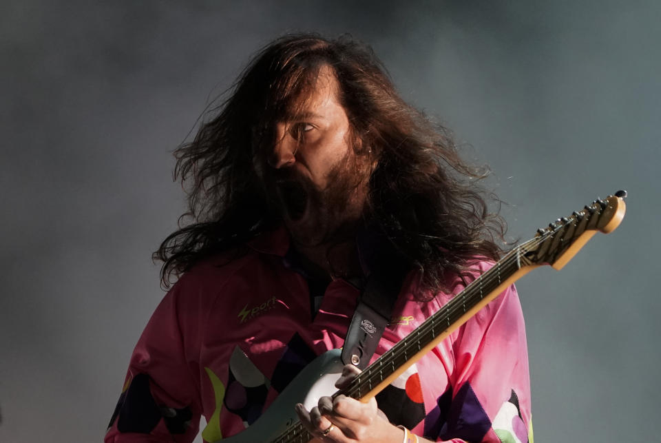 Mark Bowen de Idles durante su concierto en el festival Corona Capital en la Ciudad de México el domingo 20 de noviembre de 2022. (Foto AP/Eduardo Verdugo)