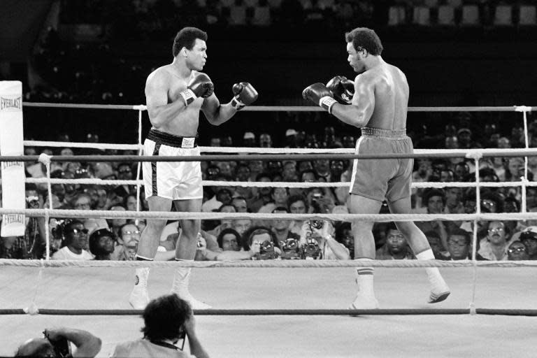 The fight between US boxing heavyweight champions, Muhammad Ali (L) and George Foreman in Kinshasa on October 30, 1974