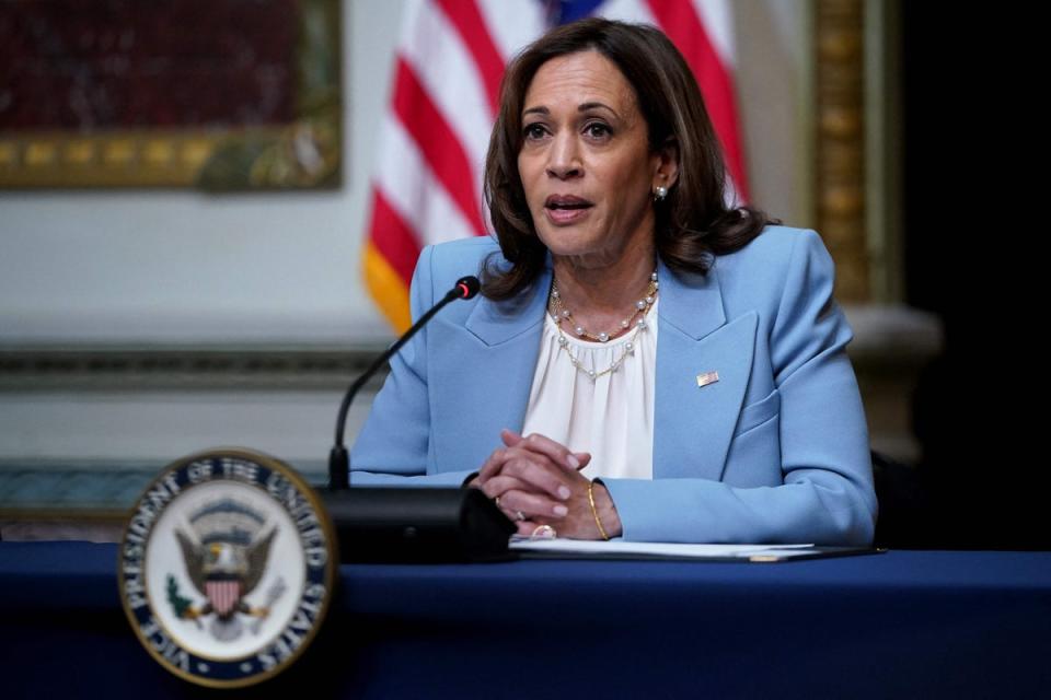 La vicepresidenta Kamala Harris pronuncia un discurso para un grupo de trabajo interinstitucional sobre el acceso a la atención médica reproductiva en la Casa Blanca el 3 de agosto (AFP vía Getty Images)