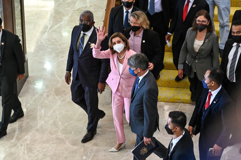 La presidenta de la Cámara de Representantes de Estados Unidos, Nancy Pelosi, se reúne con el presidente del Parlamento de Malasia, Azhar Azizan Harun, en Kuala Lumpur