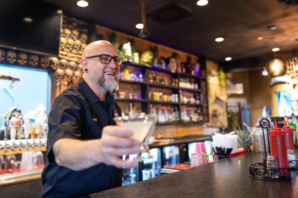 Andy Cauble serves up a cocktail at Pinky’s Westside Grill’s Huntersville location, one of two he co-owns in the area. Khadejeh Nikouyeh/Knikouyeh@charlotteobserver.com