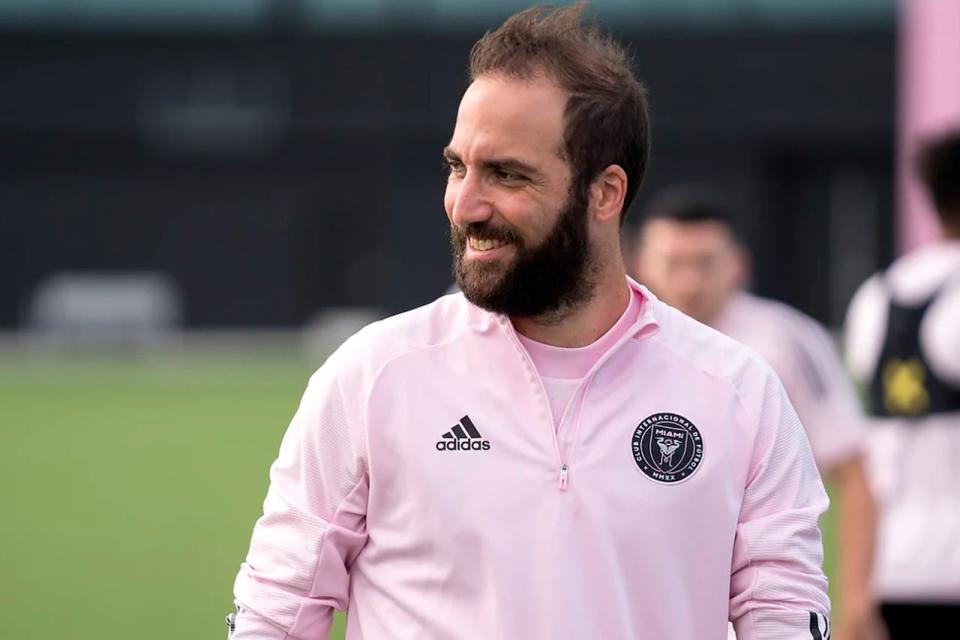 Gonzalo "Pipita" Higuaín dio una entrevista para el sitio oficial de Inter Miami, donde reconoció que su hermano Federico y Juan Román Riquelme fueron sus espejos cuando le pidieron que juegue un poco más retrasado en la ofensiva de Juventus