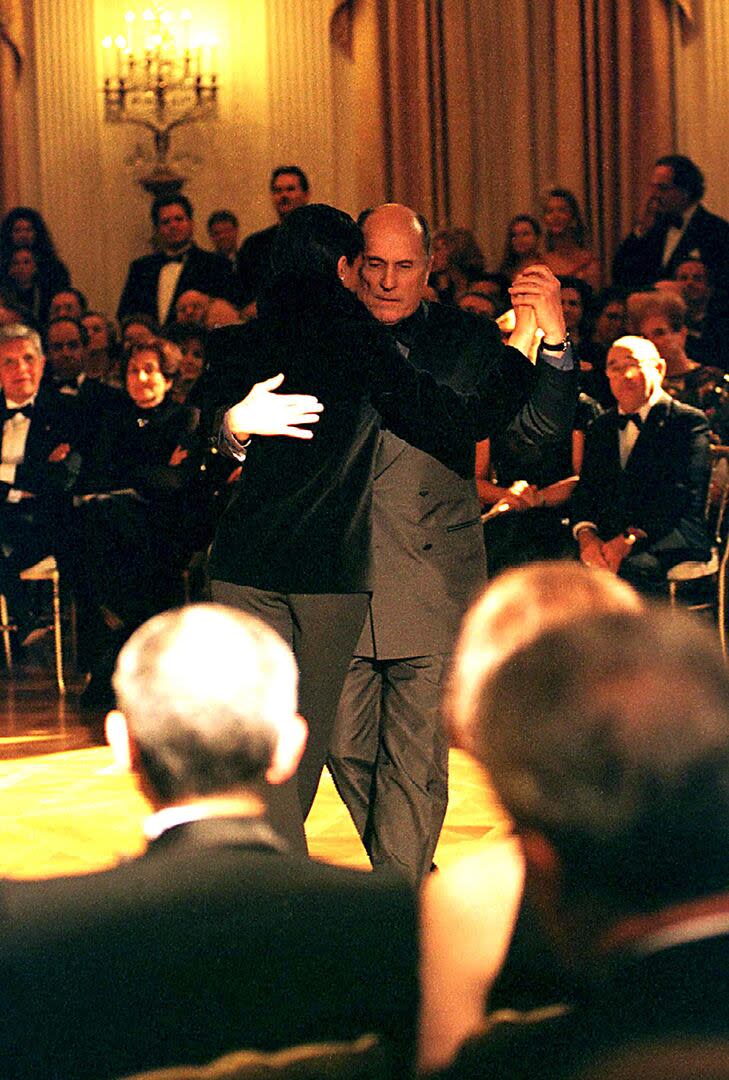 Robert Duvall bailando un tango en la Casa Blanca, Washignton, en enero de 1999