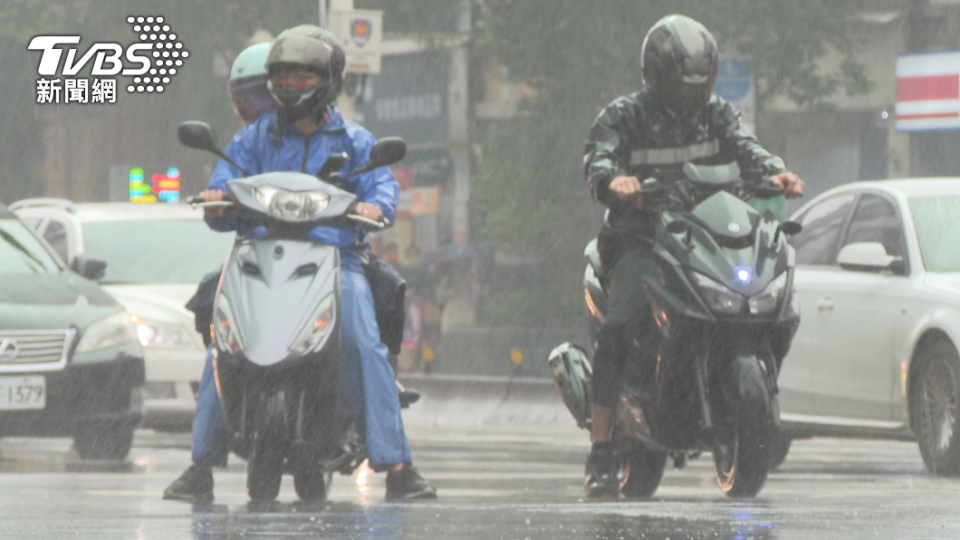 台灣附近水氣增多，中南部嚴防大雨。（圖／TVBS資料照）