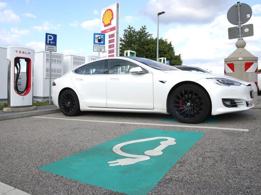 Tesla vehicles and other electric cars have a range of around 500km but the battery takes around an hour to charge (Getty Images)