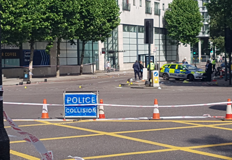 Police cordoned off the road (MyVoice82/Twitter)