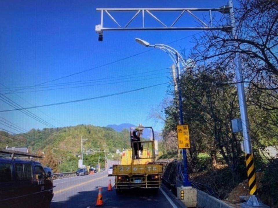 台三線獅潭三灣段區間測速，即日起恢復取締重機族小心。（圖：警方提供）