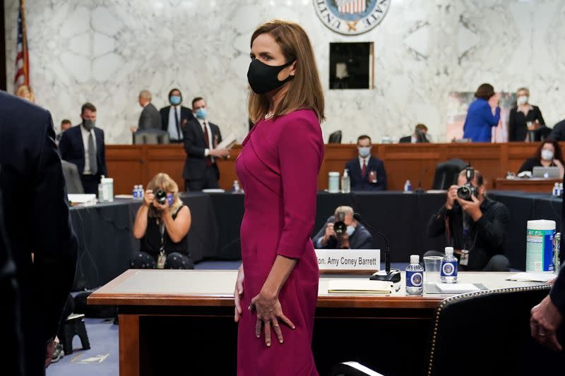 La nominada para la Corte Suprema Amy Coney Barrett durante un descanso en medio de su audiencia de confirmación an el Comité Judicial del Senado, en El Capitolio, Washington, EEUU