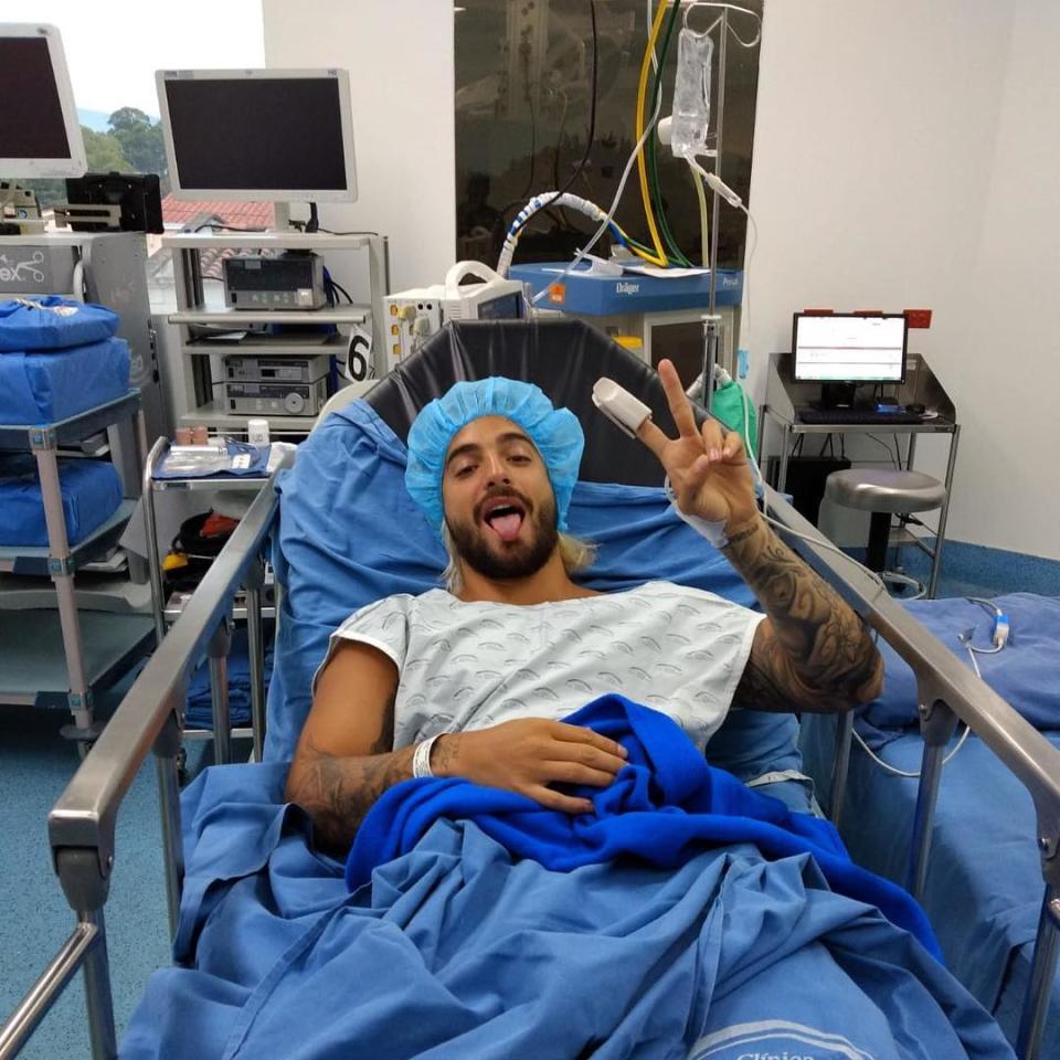 Maluma anda en el hospital. <a href="https://www.instagram.com/maluma/?hl=en" rel="nofollow noopener" target="_blank" data-ylk="slk:Foto: Maluma/Instagram;elm:context_link;itc:0;sec:content-canvas" class="link ">Foto: Maluma/Instagram</a>