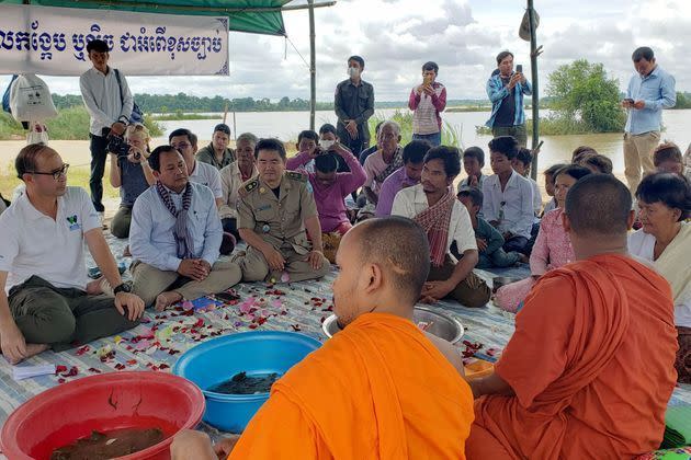 <p>Dans le Mékong au Cambodge, l'ONG américaine Wildlife Conservation Society (WCS) a coordonné la libération de 580 bébés tortues géantes asiatiques qui pourront atteindre 2 mètres à l'âge adulte et peser plus de 100 kilos.</p>