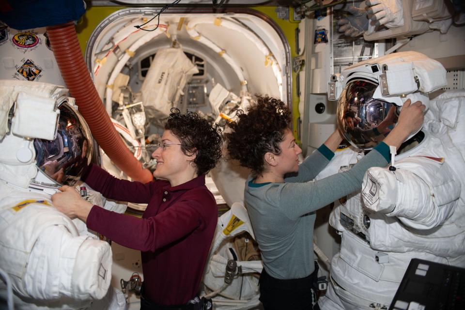 christina koch jessica meir spacewalk