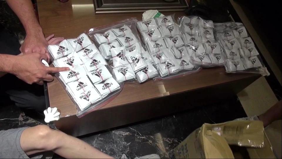 圖片說明：臺中市政府警察局刑事警察大隊偵五隊於日前查獲毒品藥頭起出毒咖啡包500包。(記者謝榮浤翻攝)