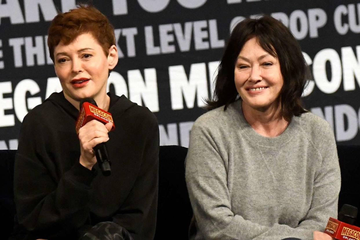 <p>Gerardo Mora/Getty</p> Rose McGowan (left) and Shannen Doherty (right)