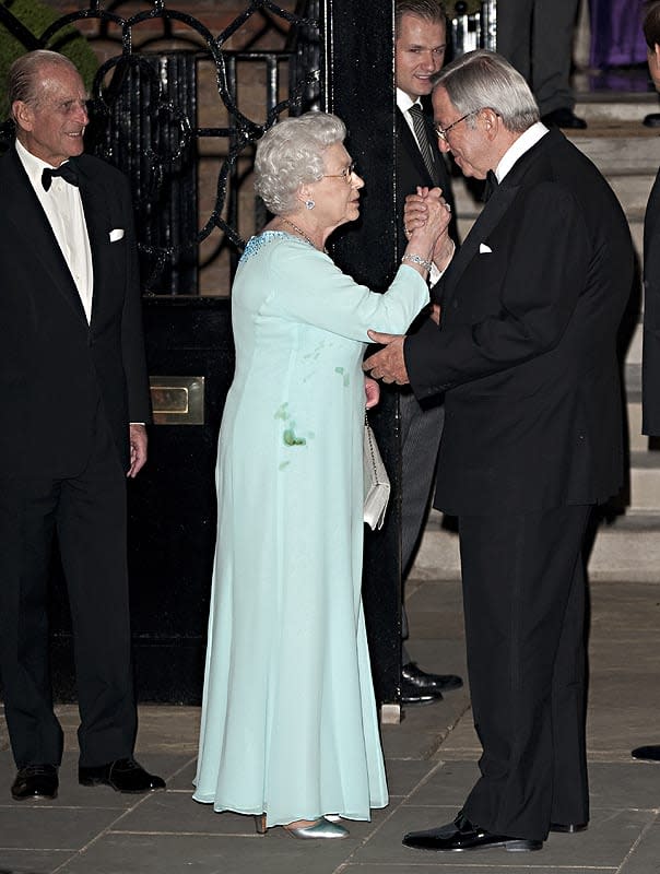 Constantino de Grecia con Isabel II y el duque de Edimburgo