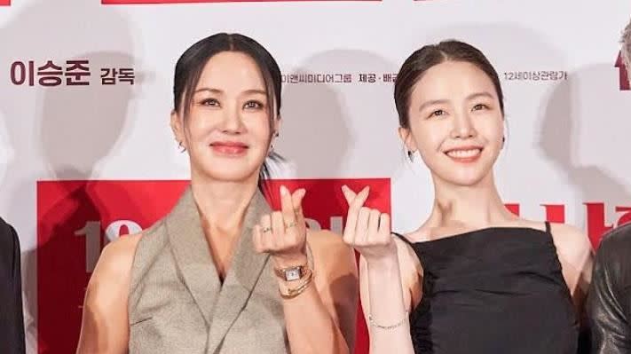 嚴正化（左）和「Girl's Day」方珉妸在《詐騙女王》中演母女。（圖／采昌國際提供）