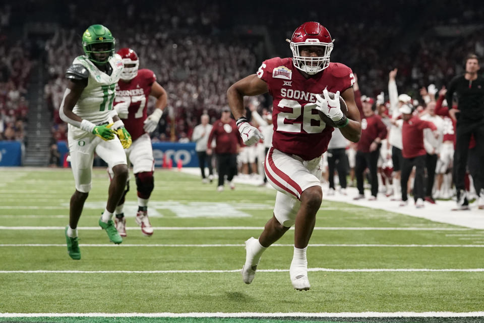 Oklahoma running back Kennedy Brooks (26) runs for a touchdown against Oregon during the first half of the Alamo Bowl NCAA college football game Wednesday, Dec. 29, 2021, in San Antonio. (AP Photo/Eric Gay)