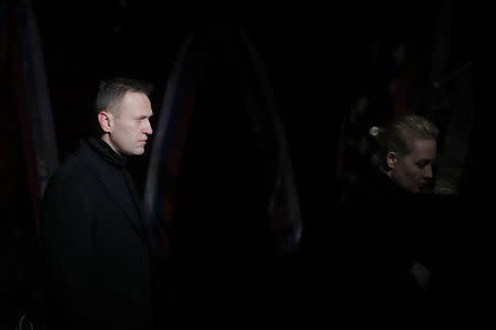 Russian opposition leader Alexei Navalny and his wife Yulia pay their respects to founder of Russia’s oldest human rights group and Sakharov Prize winner Lyudmila Alexeyeva in Moscow, Russia December 11, 2018. REUTERS/Maxim Shemetov