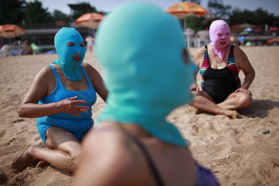 Ob diese Masken bei Corona helfen, darf bezweifelt werden (Bild: REUTERS/Aly Song)