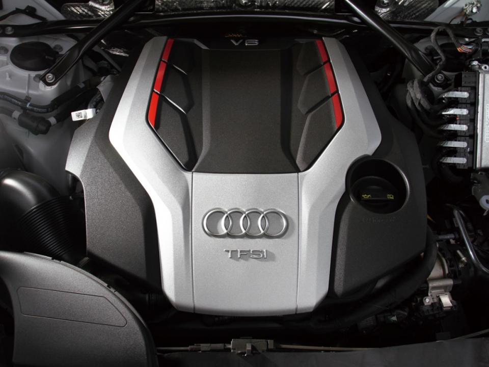 搭載的3.0 升 V6渦輪引擎，可釋放354hp馬力和扭力51.0kgm，僅需5.4秒就能達到100 km/h的車速。