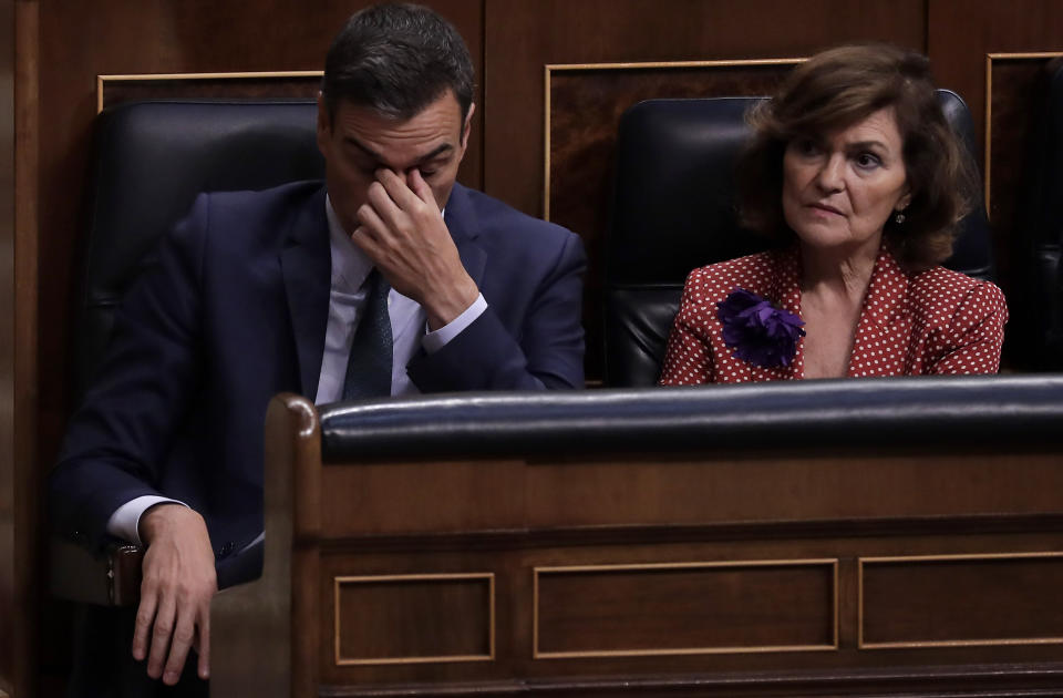 Spain's caretaker Prime Minister Pedro Sánchez, left, sits with deputy caretaker Prime Minister Carmen Calvo at the Spanish parliament in Madrid, Spain, Thursday, July 25, 2019. Spain's Socialist leader says that he has failed to reach a deal with the far-left rival party that is key to him being able to form a new government. (AP Photo/Manu Fernandez)