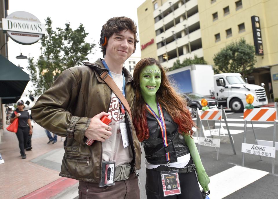 Star-Lord and Gamora from Guardians of the Galaxy cosplayers