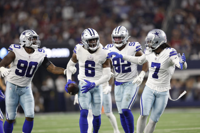 Dallas Cowboys quarterback Danny White (11) looks down field for a