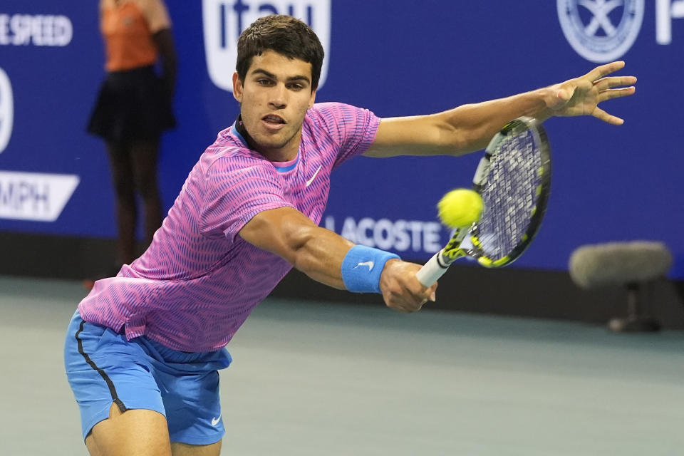 Carlos Alcaraz of Spain returns the ball to Grigor Dimitrov of Bulgaria during the Miami Open tennis tournament, Thursday, March 28, 2024, in Miami Gardens, Fla. (AP Photo/Marta Lavandier)